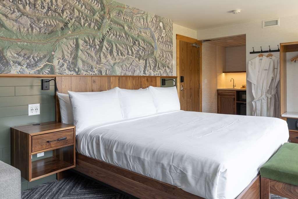 Hotel Canoe And Suites Banff Room photo