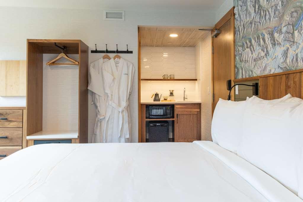 Hotel Canoe And Suites Banff Room photo