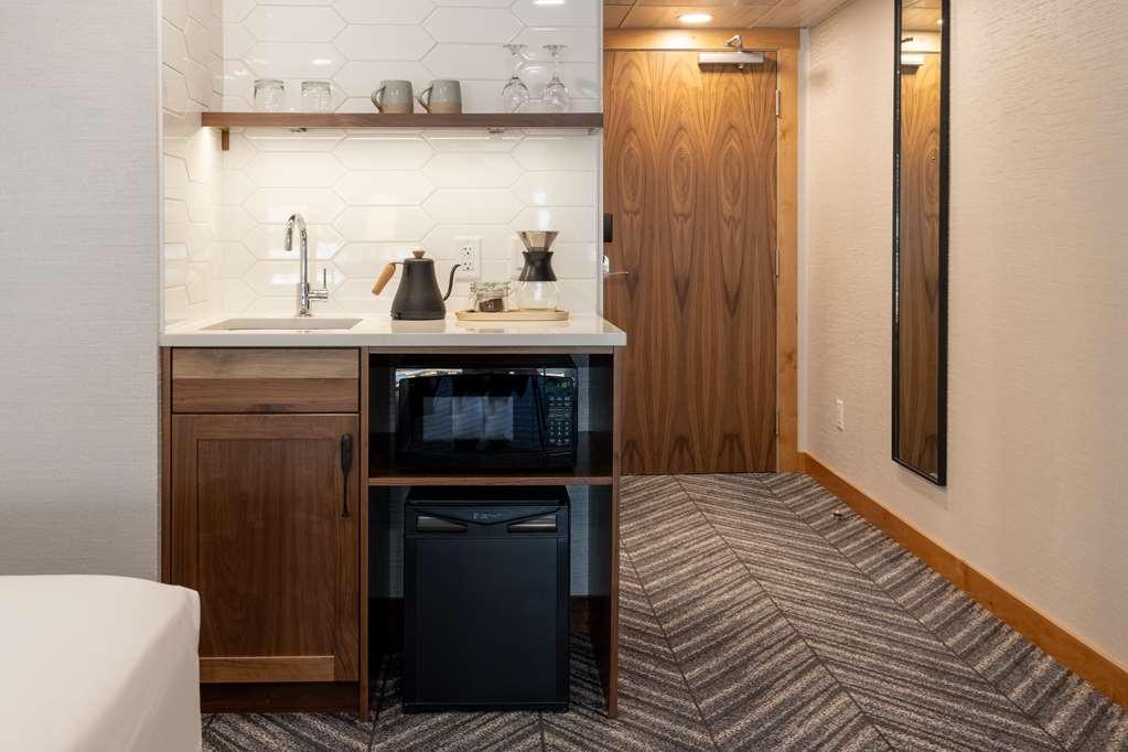 Hotel Canoe And Suites Banff Room photo