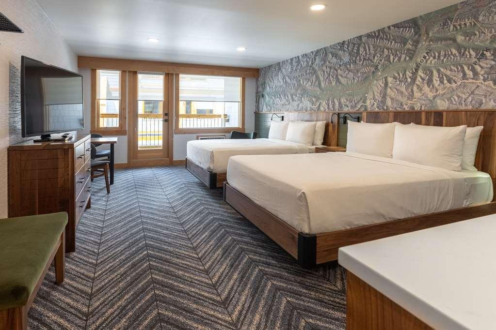 Hotel Canoe And Suites Banff Room photo