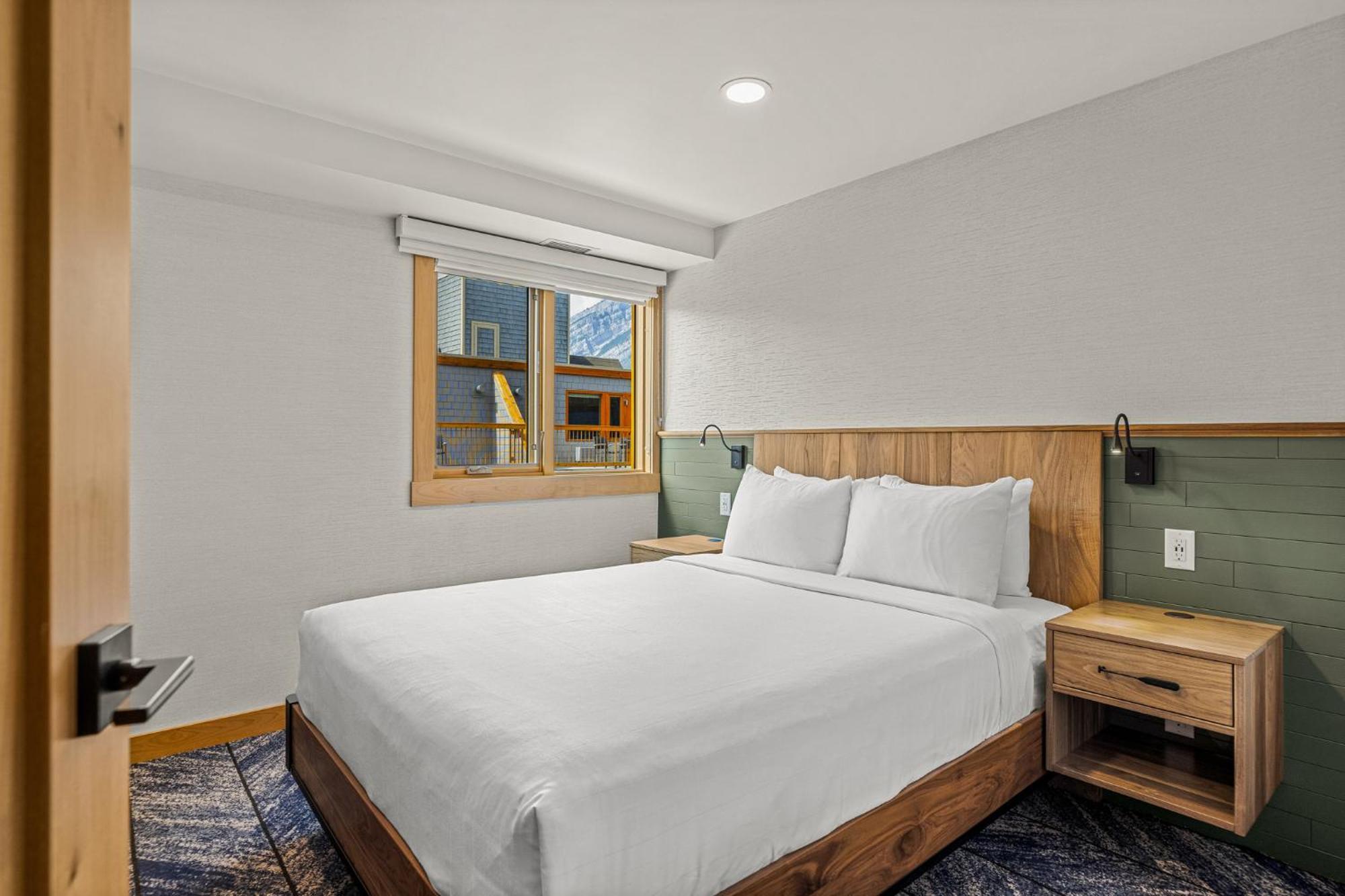 Hotel Canoe And Suites Banff Exterior photo